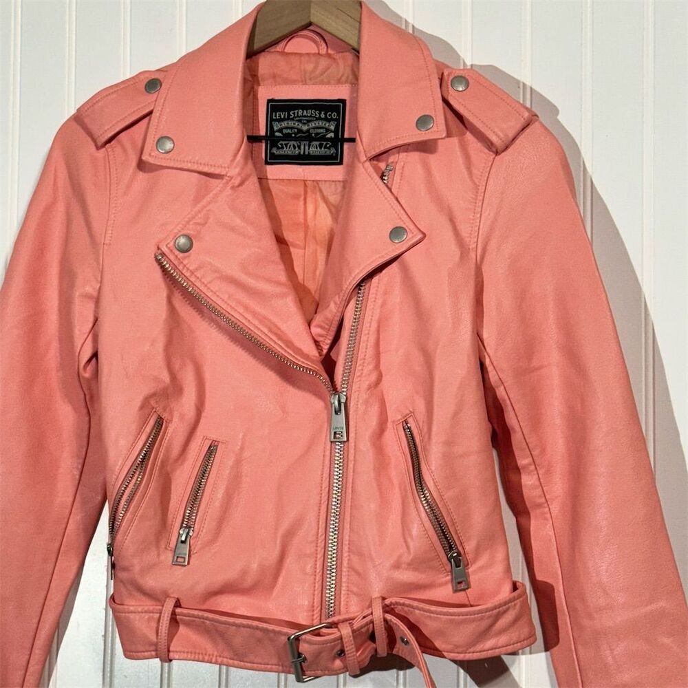 Levi’s Women’s XS Pink Faux Leather Moto Jacket Belted Biker‎ Coral Cropped - Picture 2 of 11